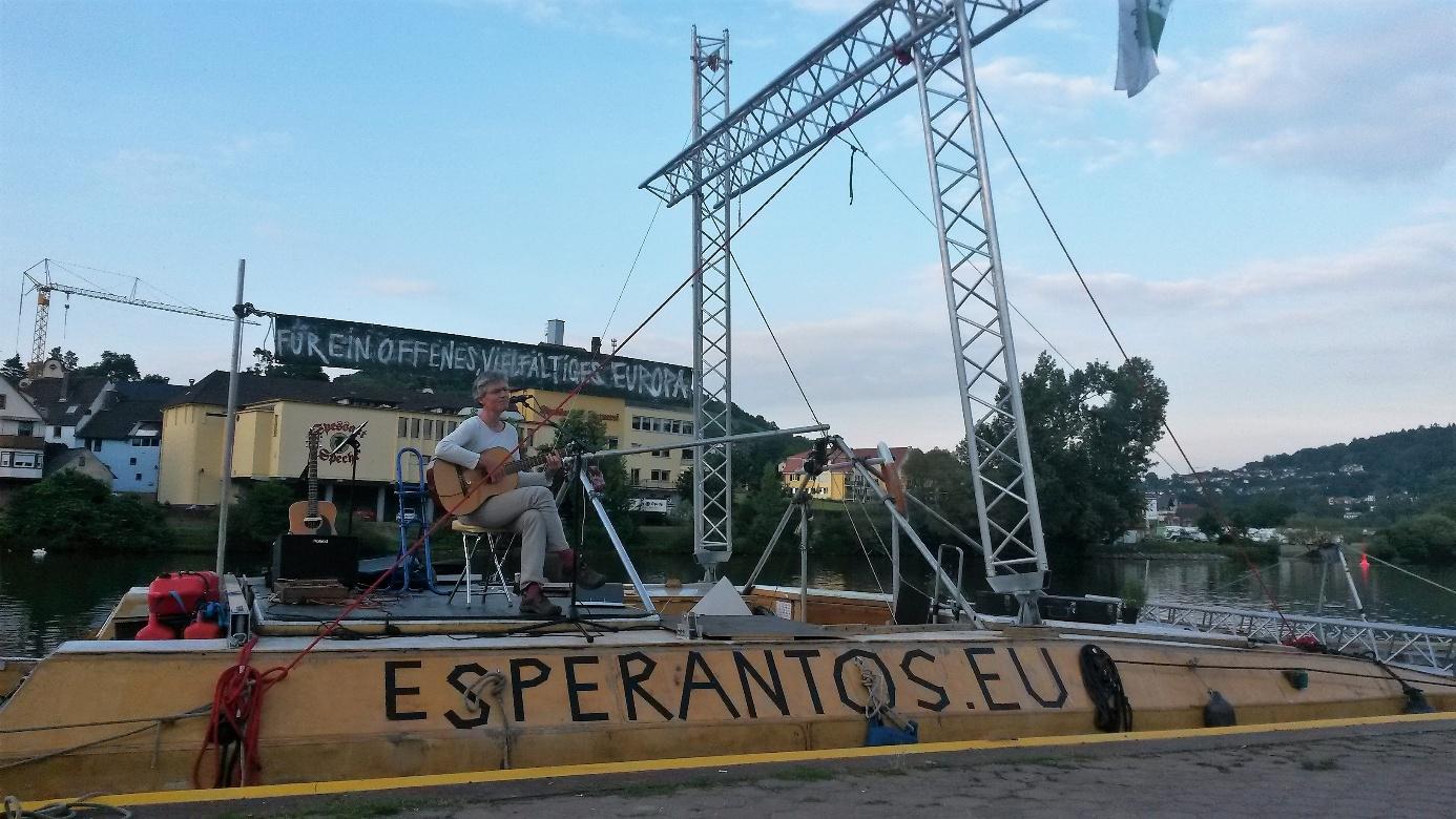 Floating concert on Esperantos